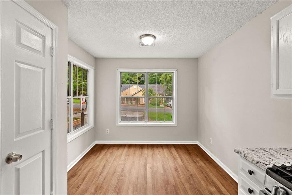 3 bedroom, 2 bathroom, 1,304 sq ft townhouse for sale at 5126 Farm Place Drive, Woodstock, GA 30188 — photo 8