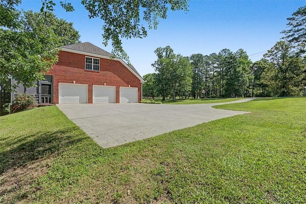 6 bedroom, 3 bathroom, 5,470 sq ft single family residence for sale at 994 Rainey Road, Temple, GA 30179 — photo 2
