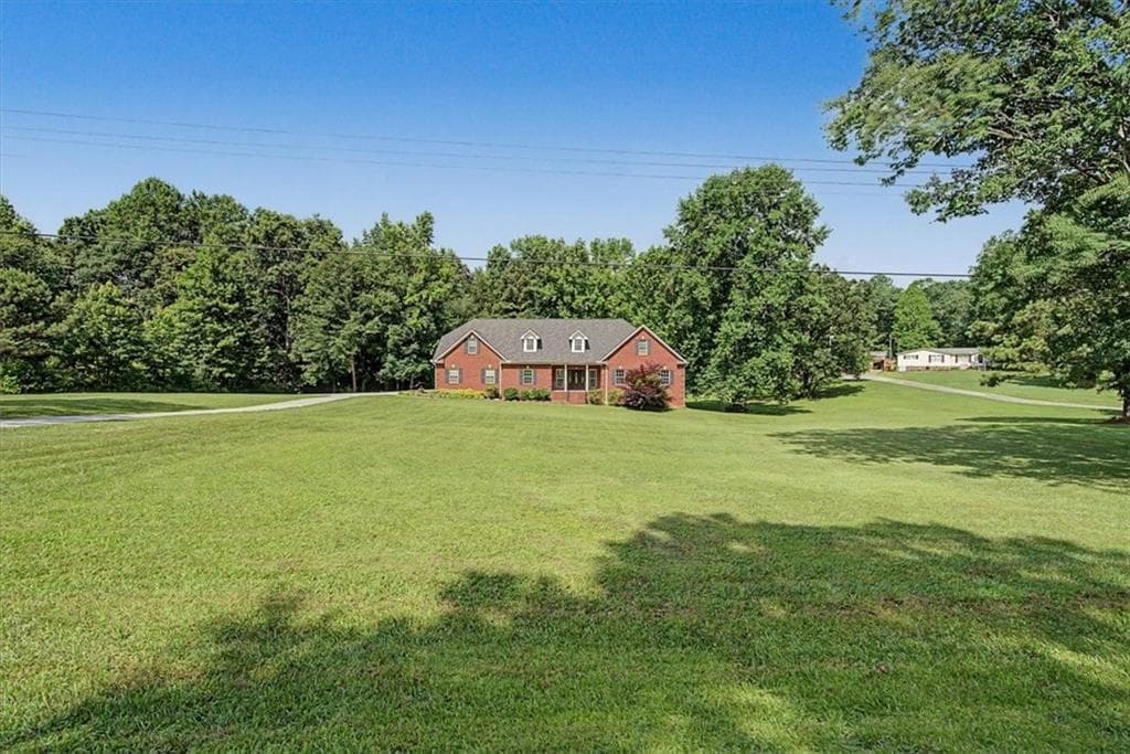 6 bedroom, 3 bathroom, 5,470 sq ft single family residence for sale at 994 Rainey Road, Temple, GA 30179 — photo 5