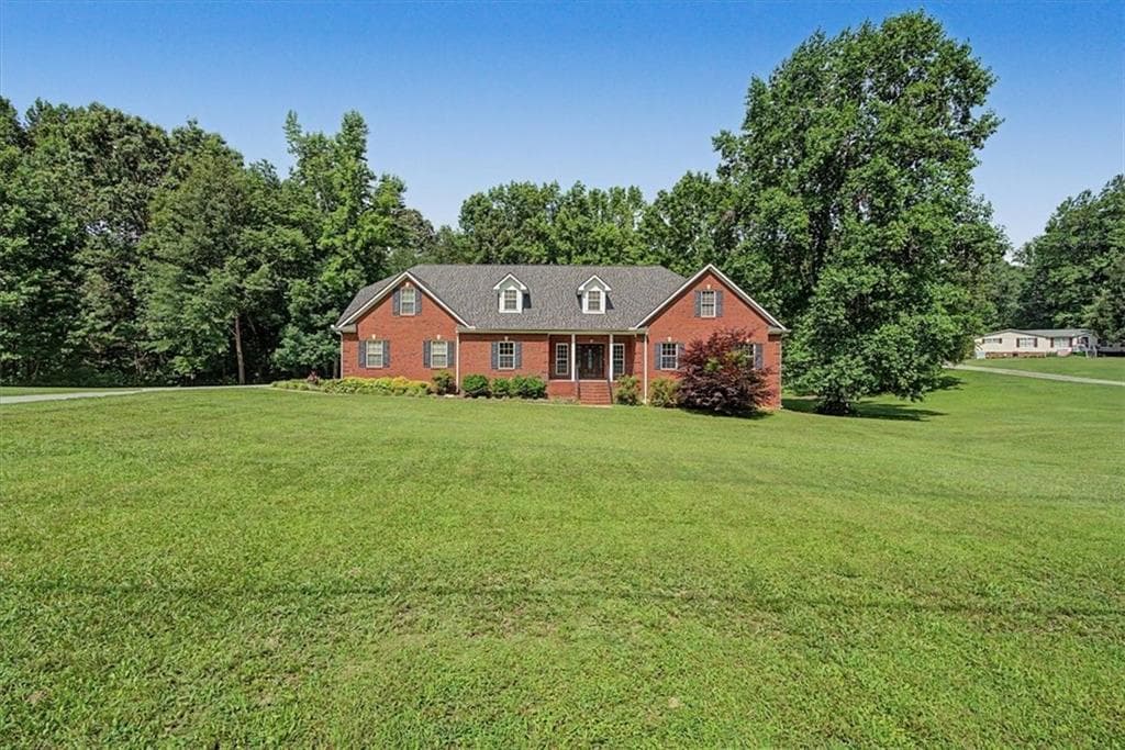 6 bedroom, 3 bathroom, 5,470 sq ft single family residence for sale at 994 Rainey Road, Temple, GA 30179 — photo 7