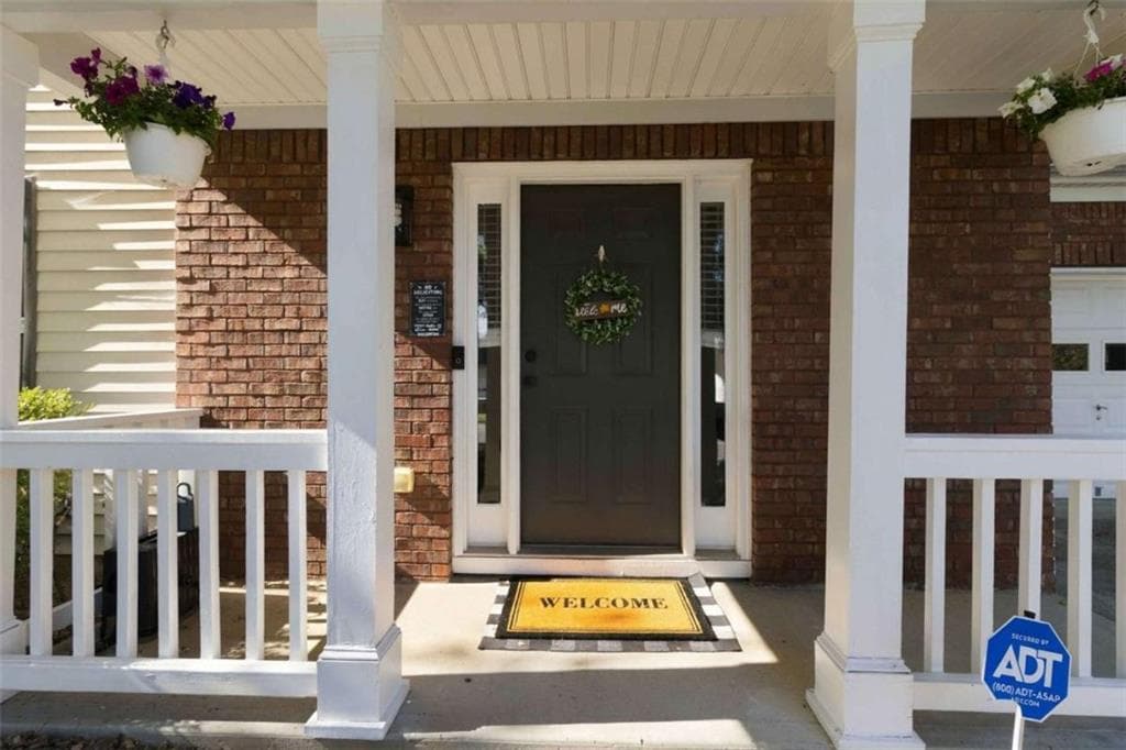 4 bedroom, 3 bathroom, 1,922 sq ft single family residence for sale at 2800 General Lee Way, Buford, GA 30519 — photo 2