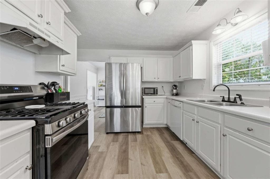 4 bedroom, 3 bathroom, 1,922 sq ft single family residence for sale at 2800 General Lee Way, Buford, GA 30519 — photo 8