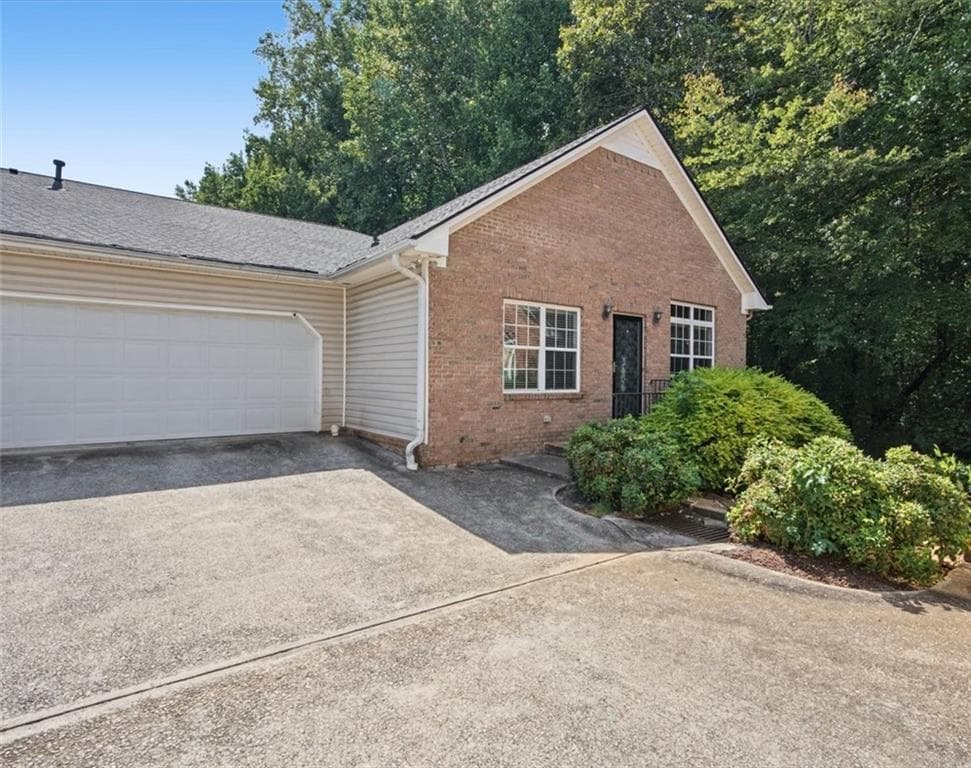 2 bedroom, 3 bathroom, 2,800 sq ft condominium for sale at 3406 Double Eagle Drive 28, Marietta, GA 30008