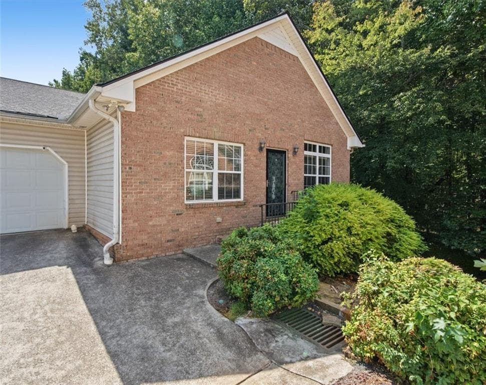 2 bedroom, 3 bathroom, 2,800 sq ft condominium for sale at 3406 Double Eagle Drive 28, Marietta, GA 30008 — photo 2