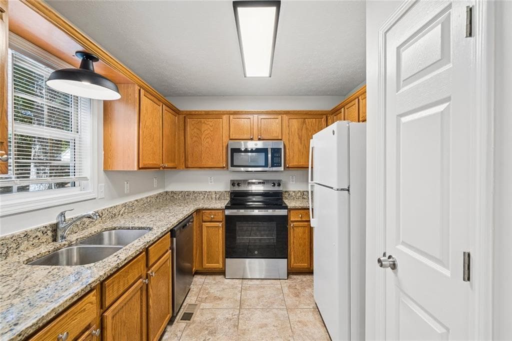 3 bedroom, 3 bathroom, 2,380 sq ft single family residence for sale at 20 Noah Drive, Rockmart, GA 30153 — photo 7