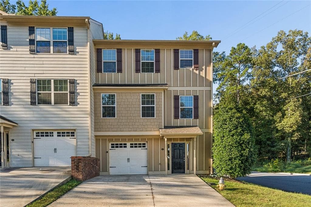 2 bedroom, 3 bathroom, 1,976 sq ft townhouse for sale at 10 Gilliam Crossing, Cartersville, GA 30120