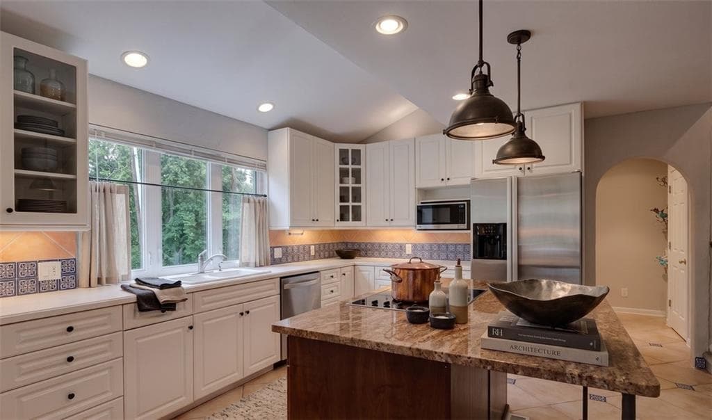 6 bedroom, 5 bathroom, 5,173 sq ft single family residence for sale at 4474 Cove Island Drive, Marietta, GA 30067 — photo 8