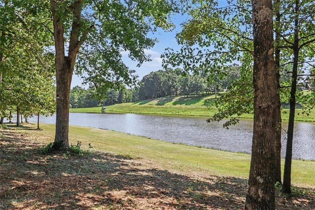 5 bedroom, 4 bathroom, 3,309 sq ft single family residence for sale at 105 W Lake Boulevard, Carrollton, GA 30116 — photo 5