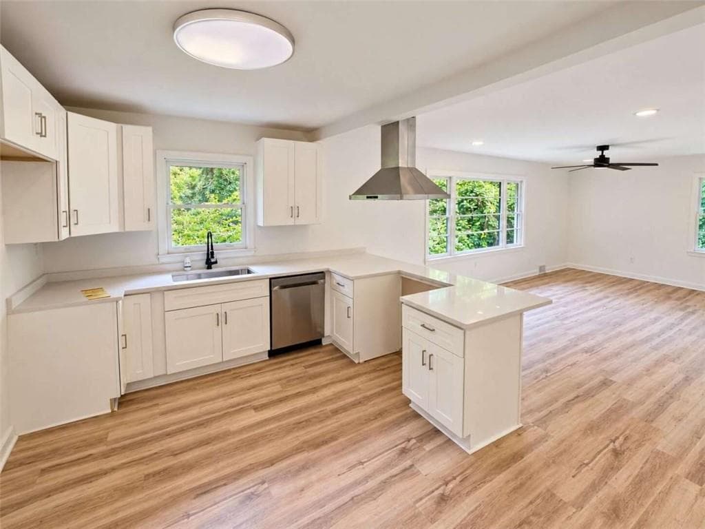 3 bedroom, 2 bathroom, 1,135 sq ft single family residence for sale at 3565 Glenwood Road, Decatur, GA 30032 — photo 4