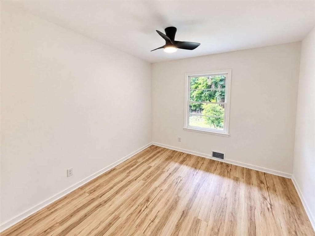 3 bedroom, 2 bathroom, 1,135 sq ft single family residence for sale at 3565 Glenwood Road, Decatur, GA 30032 — photo 6