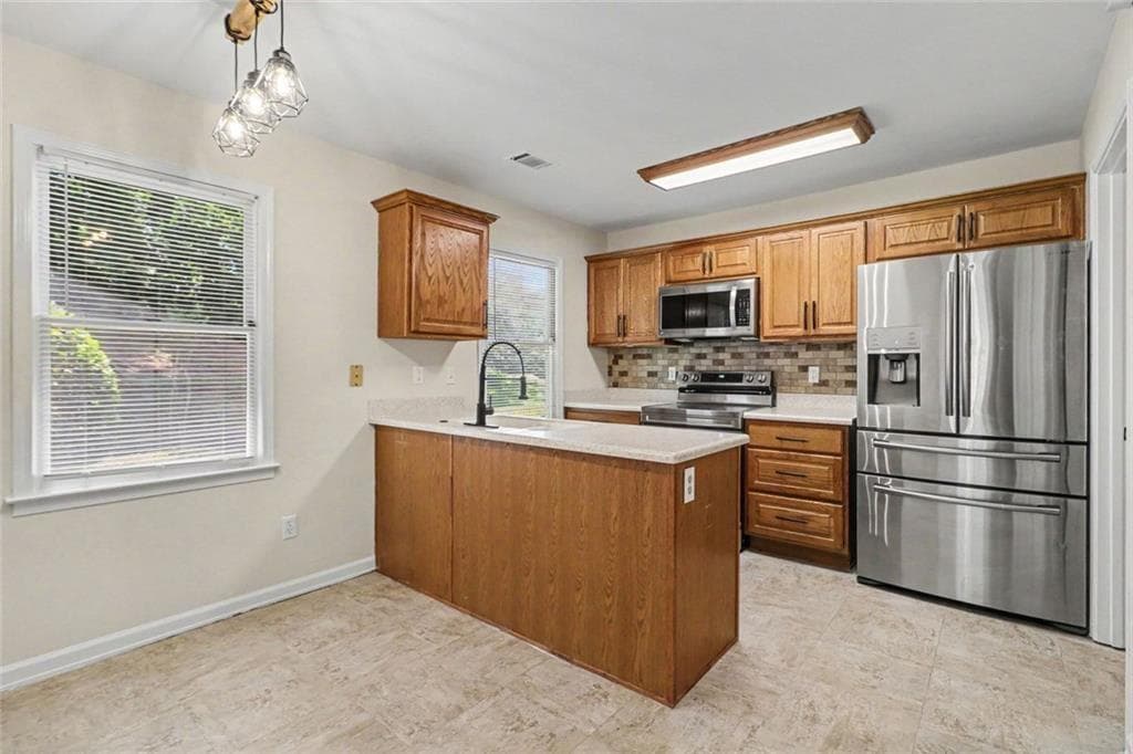 2 bedroom, 2 bathroom, 1,816 sq ft townhouse for sale at 7101 Woodridge Lane, Union City, GA 30291 — photo 6