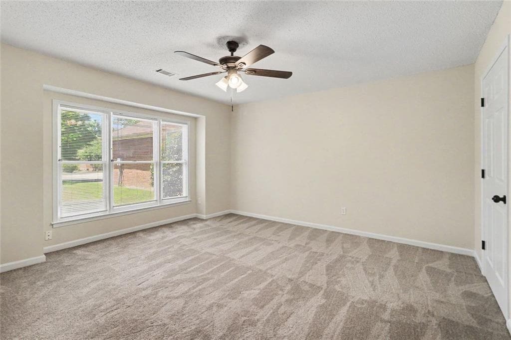 2 bedroom, 2 bathroom, 1,816 sq ft townhouse for sale at 7101 Woodridge Lane, Union City, GA 30291 — photo 7