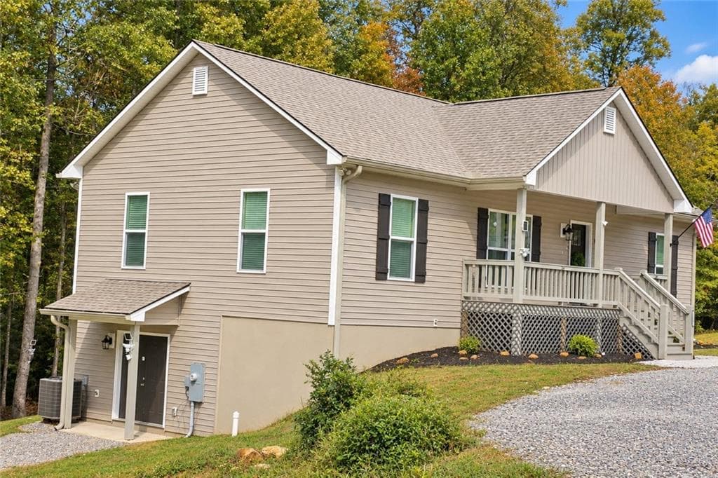 3 bedroom, 2 bathroom, 2,900 sq ft home for sale at 129 sunset Trail, Blairsville, GA