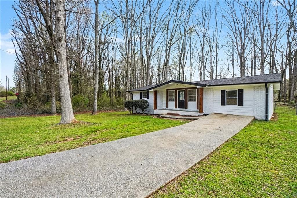 4 bedroom, 2 bathroom, 1,420 sq ft single family residence for sale at 2116 Terry Lane, Douglasville, GA 30135 — photo 3