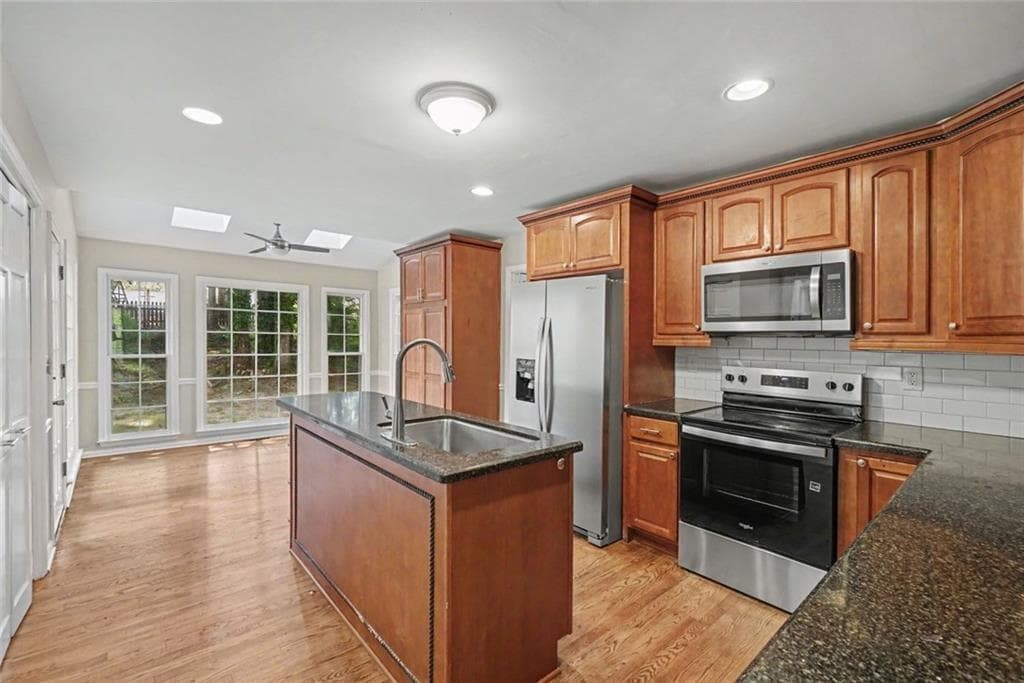 5 bedroom, 3 bathroom, 3,967 sq ft single family residence for sale at 5796 Brookstone View, Acworth, GA 30101 — photo 10