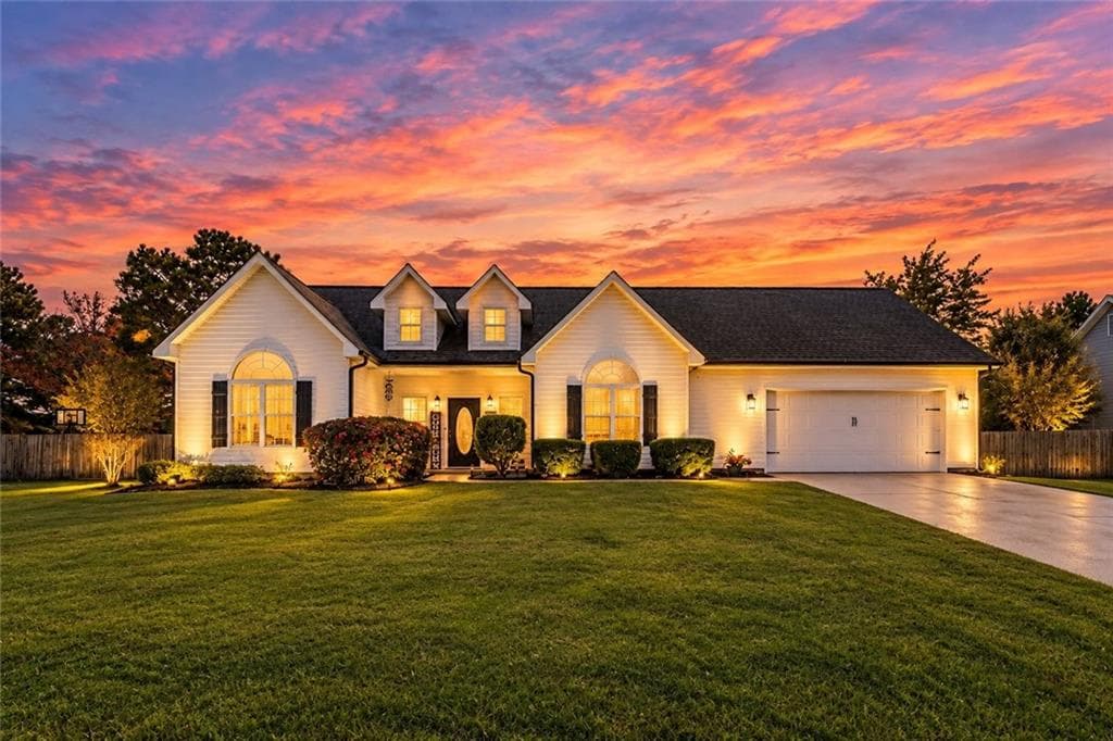 3 bedroom, 2 bathroom, 1,712 sq ft single family residence for sale at 3021 Black Fox Drive, Loganville, GA 30052 — photo 2