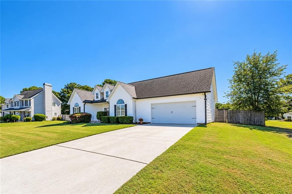 3 bedroom, 2 bathroom, 1,712 sq ft single family residence for sale at 3021 Black Fox Drive, Loganville, GA 30052 — photo 6