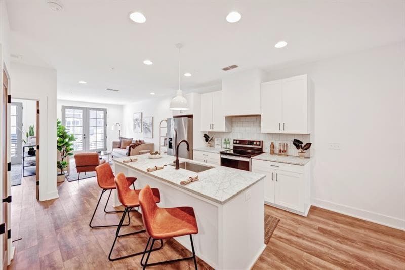 1 bedroom, 1 bathroom, 870 sq ft townhouse for sale at 14 Becker Place, Atlanta, GA 30307 — photo 2