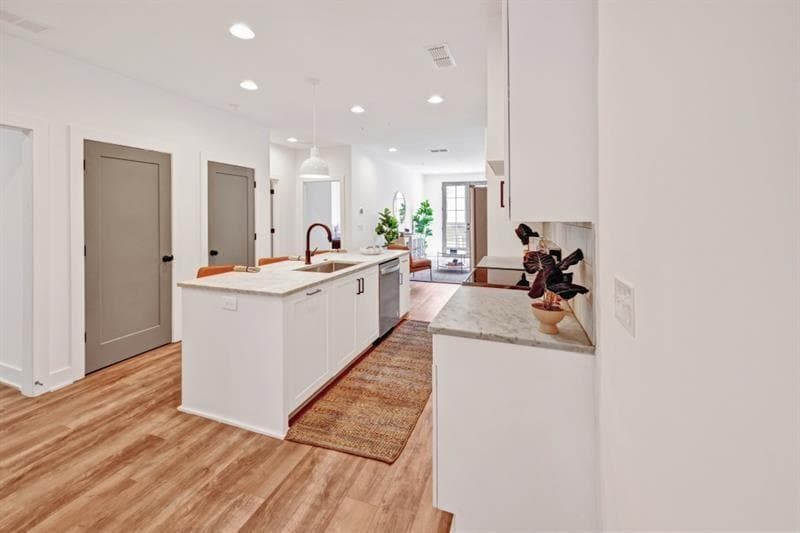 1 bedroom, 1 bathroom, 870 sq ft townhouse for sale at 14 Becker Place, Atlanta, GA 30307 — photo 4