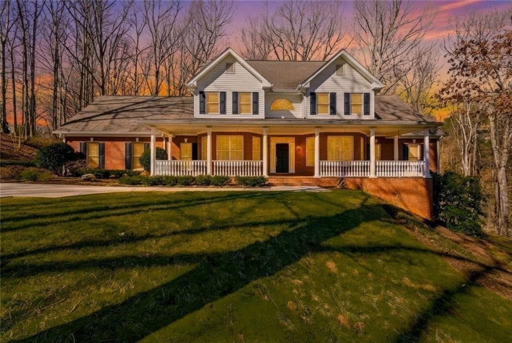 3 bedroom, 4 bathroom, 3,531 sq ft single family residence for sale at 5576 Riverwalk Court, Gainesville, GA 30506 — photo 2
