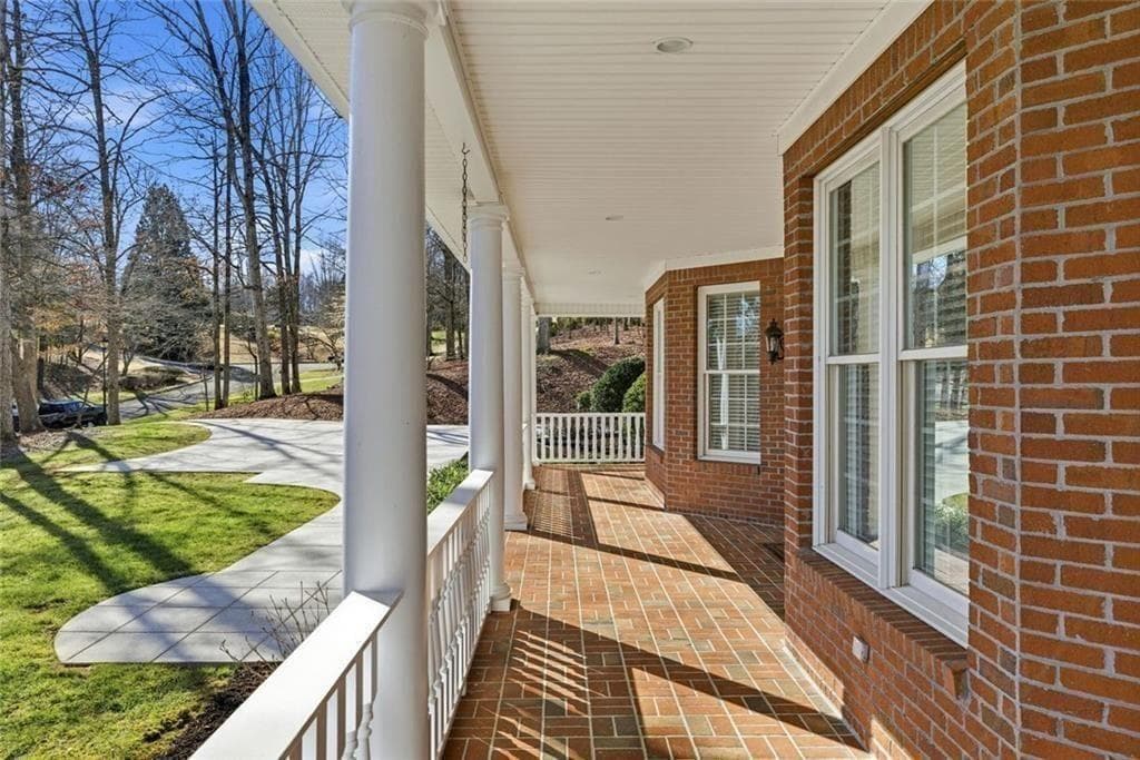 3 bedroom, 4 bathroom, 3,531 sq ft single family residence for sale at 5576 Riverwalk Court, Gainesville, GA 30506 — photo 7