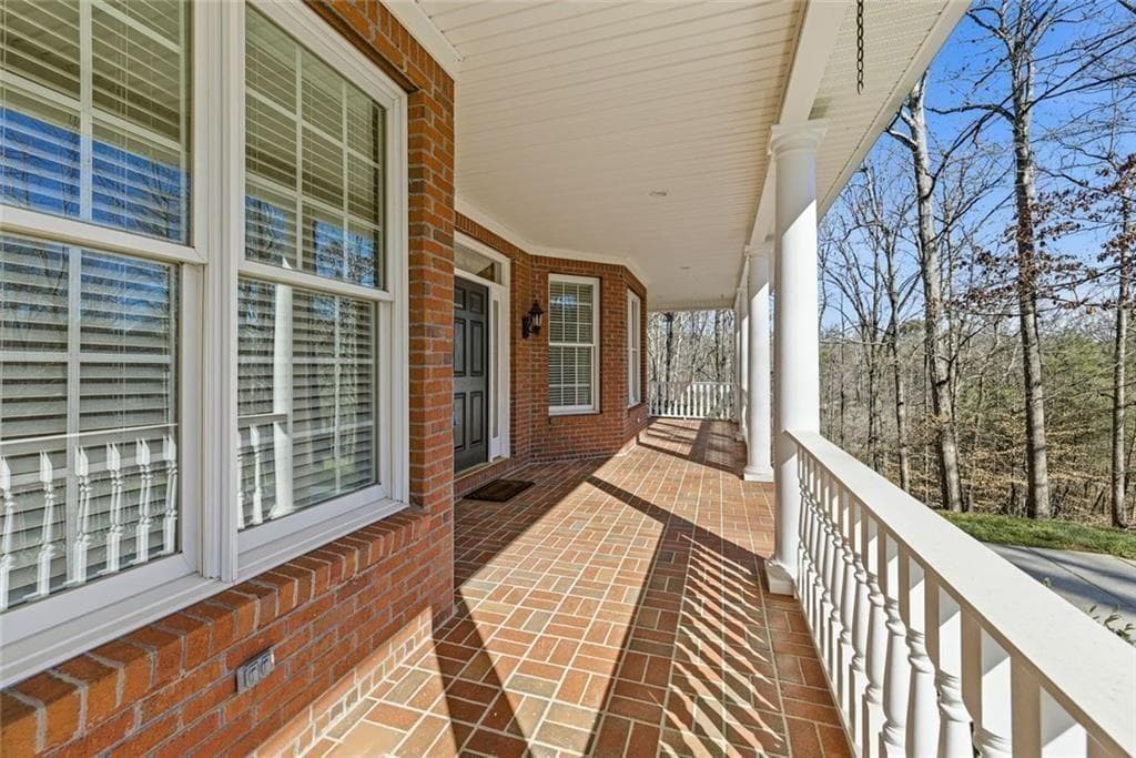 3 bedroom, 4 bathroom, 3,531 sq ft single family residence for sale at 5576 Riverwalk Court, Gainesville, GA 30506 — photo 8