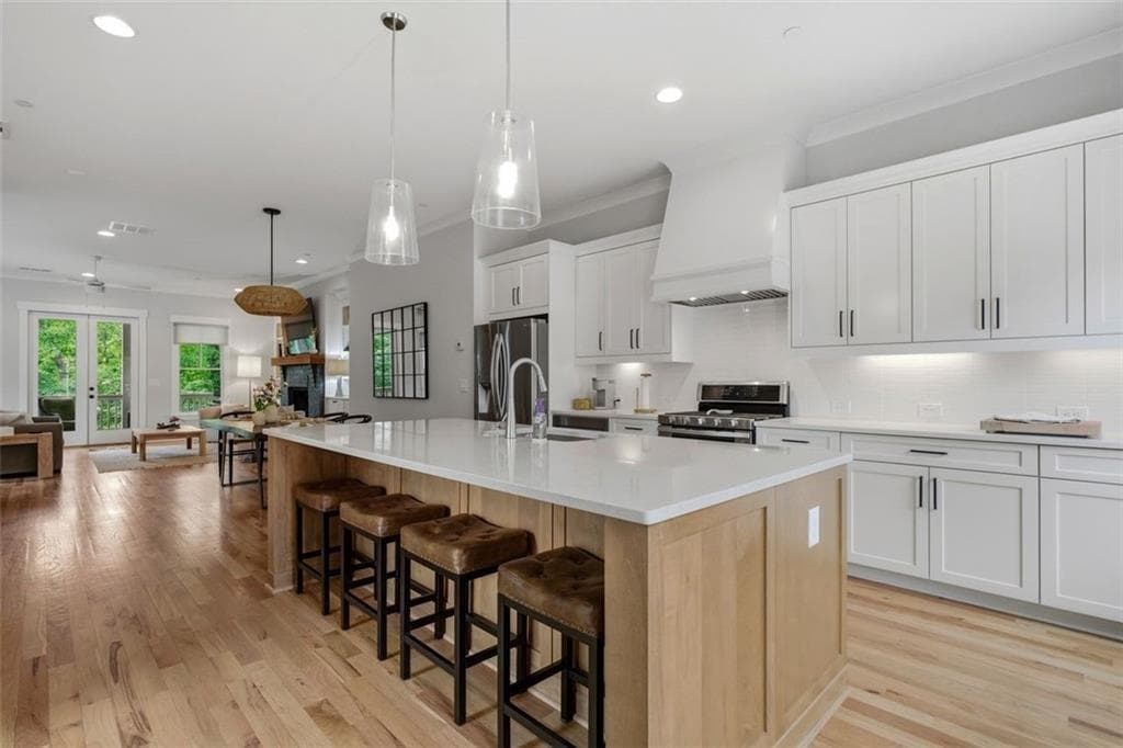 4 bedroom, 4 bathroom, 2,925 sq ft townhouse for sale at 1033 Endeavour Court, Marietta, GA 30064 — photo 2