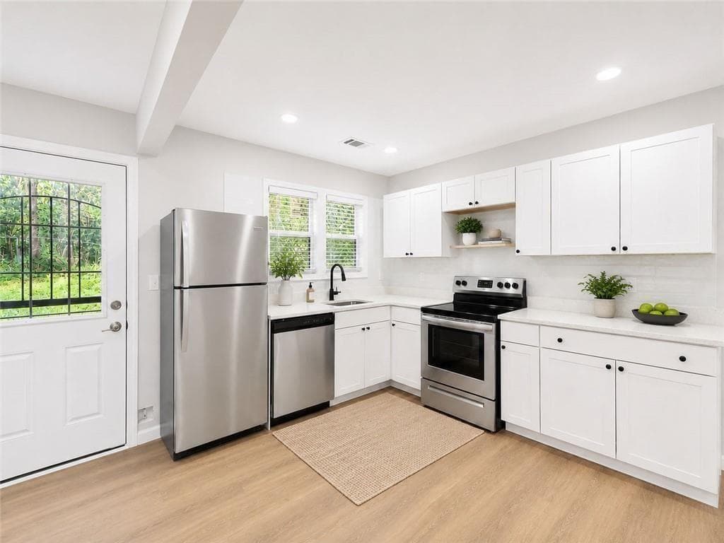 3 bedroom, 2 bathroom, 1,150 sq ft single family residence for rent at 1639 Bridgeport Drive, Atlanta, GA 30318 for $2,550 a month — photo 8