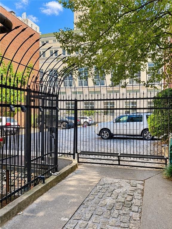 1 bedroom, 2 bathroom, 1,008 sq ft condominium for sale at 215 Mitchell Street 4, Atlanta, GA 30303 — photo 2