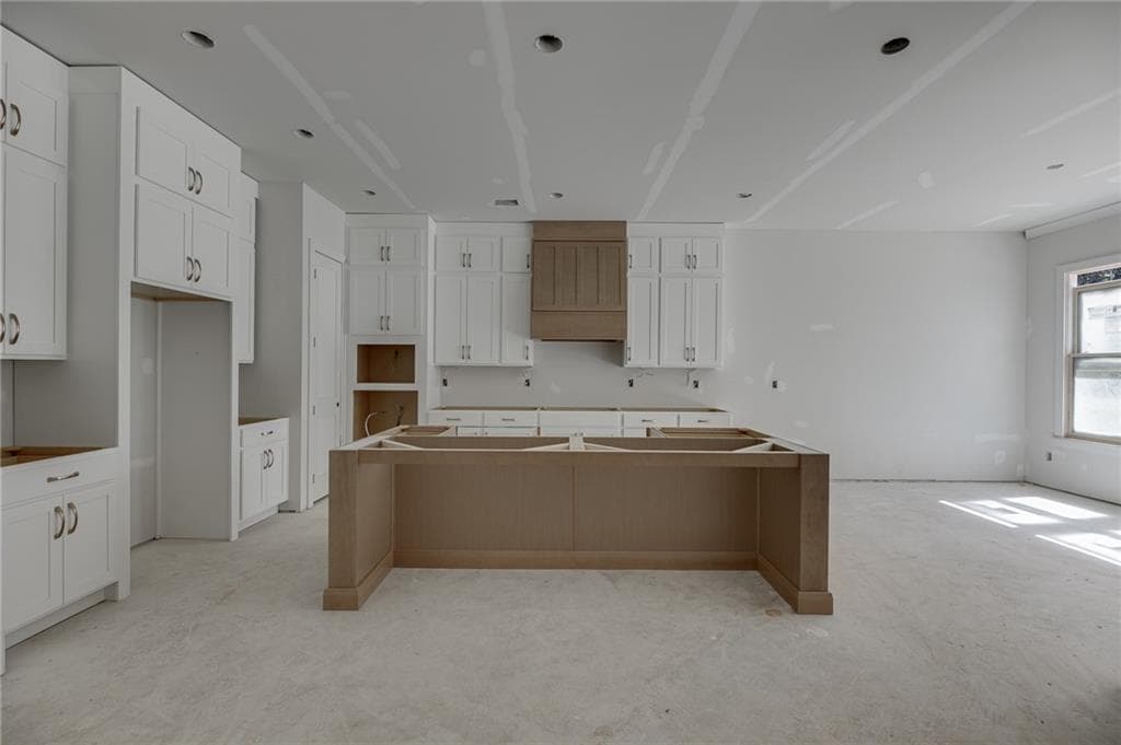 4 bedroom, 3 bathroom, 2,549 sq ft single family residence for sale at 409 Lake Vista Drive, Statham, GA 30666 — photo 8