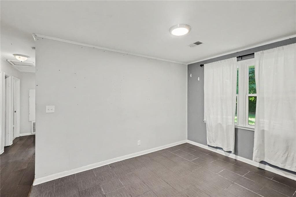 3 bedroom, 2 bathroom, 1,059 sq ft single family residence for sale at 2810 FOXLAIR Trail, South Fulton, GA 30349 — photo 3