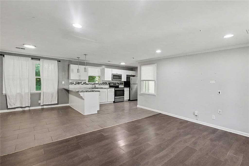 3 bedroom, 2 bathroom, 1,059 sq ft single family residence for sale at 2810 FOXLAIR Trail, South Fulton, GA 30349 — photo 9
