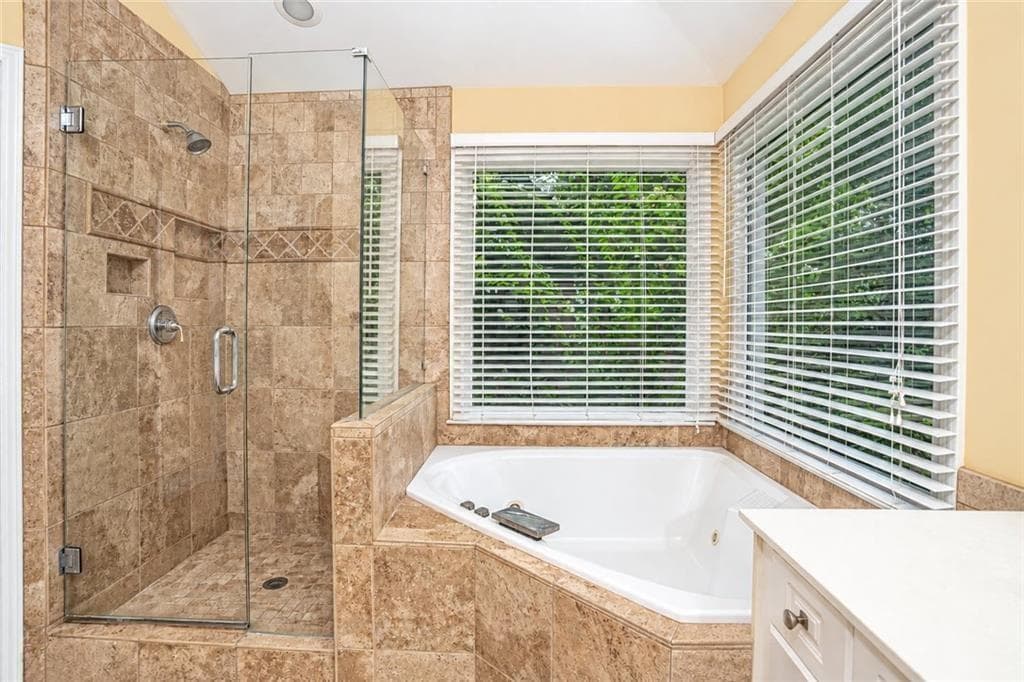 4 bedroom, 3 bathroom, 3,323 sq ft single family residence for sale at 902 Daylight Circle, Lawrenceville, GA 30045 — photo 2