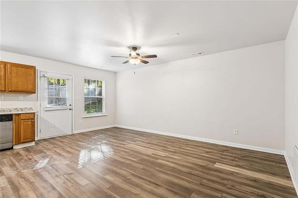 3 bedroom, 3 bathroom, 1,640 sq ft single family residence for sale at 303 Village Chase, Woodstock, GA 30188 — photo 7