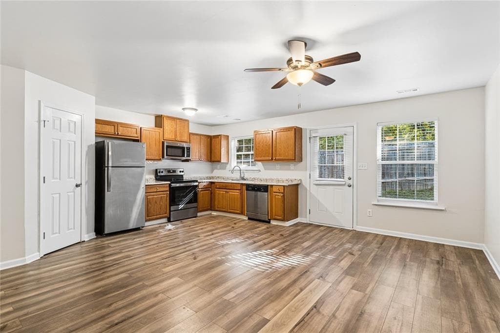 3 bedroom, 3 bathroom, 1,640 sq ft single family residence for sale at 303 Village Chase, Woodstock, GA 30188 — photo 8