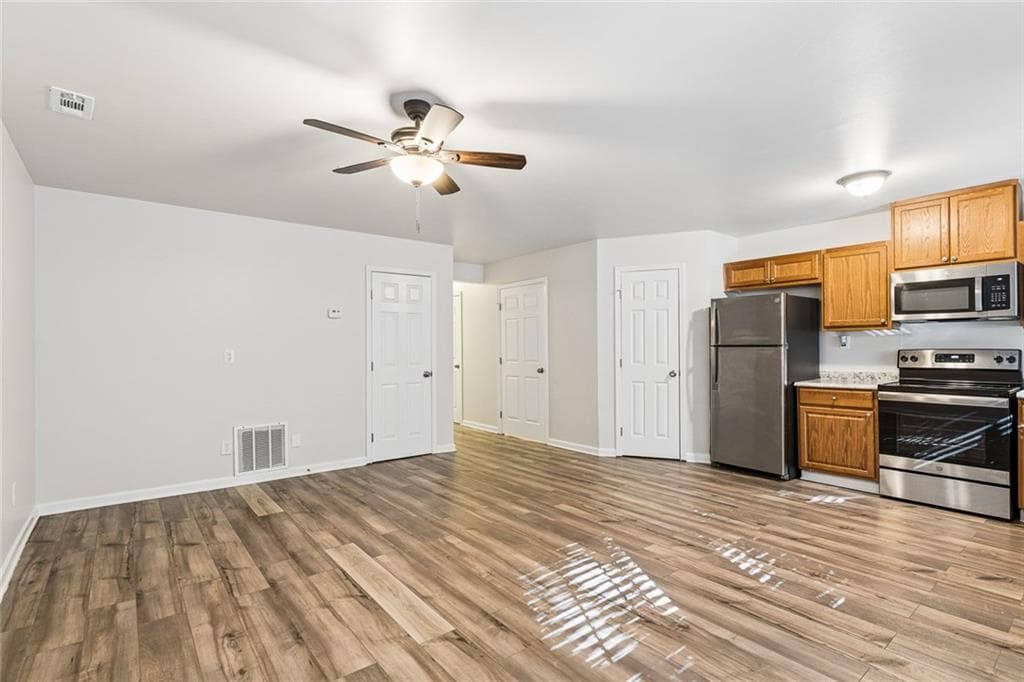 3 bedroom, 3 bathroom, 1,640 sq ft single family residence for sale at 303 Village Chase, Woodstock, GA 30188 — photo 9