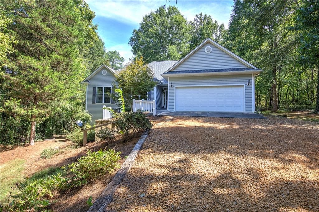 3 bedroom, 2 bathroom, 1,838 sq ft single family residence for sale at 15 Willow Wood Lane, Cartersville, GA 30120 — photo 2