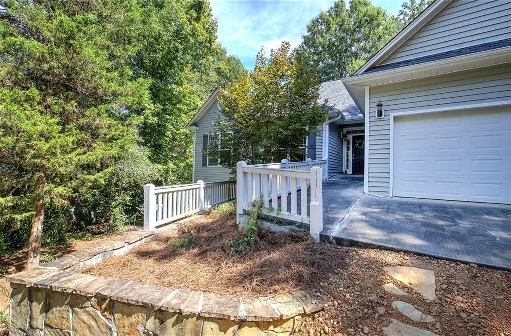 3 bedroom, 2 bathroom, 1,838 sq ft single family residence for sale at 15 Willow Wood Lane, Cartersville, GA 30120 — photo 3