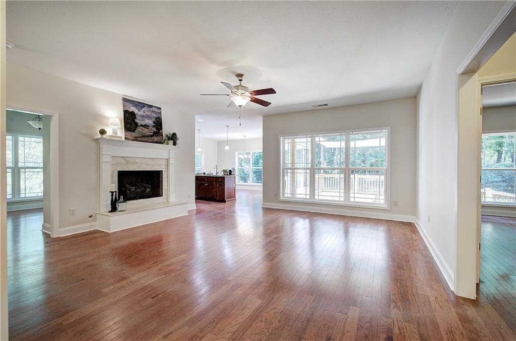 3 bedroom, 2 bathroom, 1,838 sq ft single family residence for sale at 15 Willow Wood Lane, Cartersville, GA 30120 — photo 4