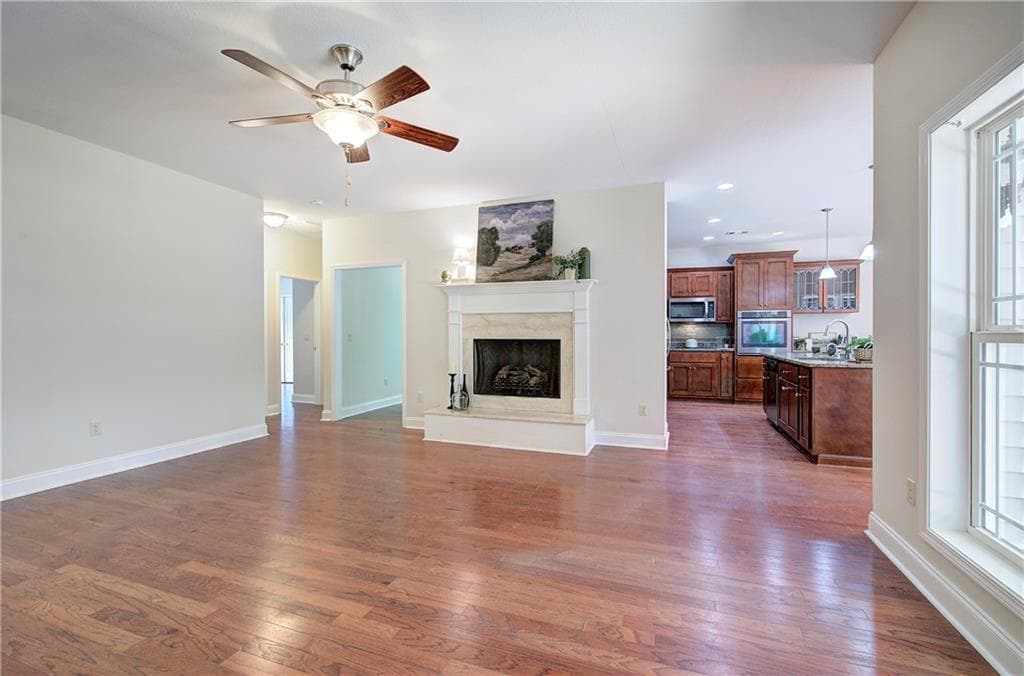 3 bedroom, 2 bathroom, 1,838 sq ft single family residence for sale at 15 Willow Wood Lane, Cartersville, GA 30120 — photo 5