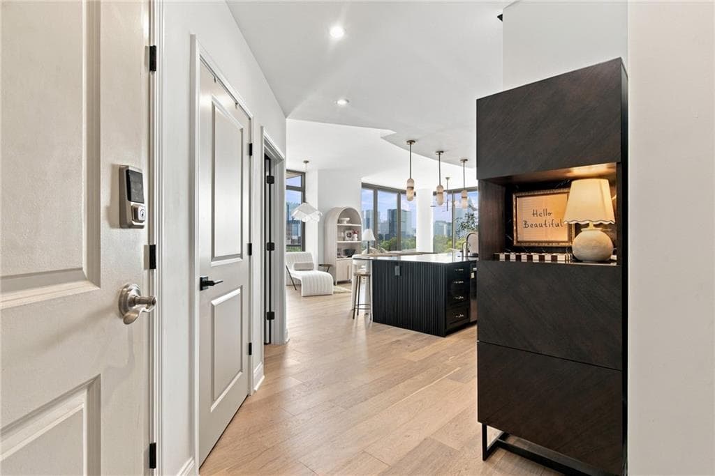 2 bedroom, 3 bathroom, 1,535 sq ft condominium for sale at 270 17th Street 901, Atlanta, GA 30363 — photo 2