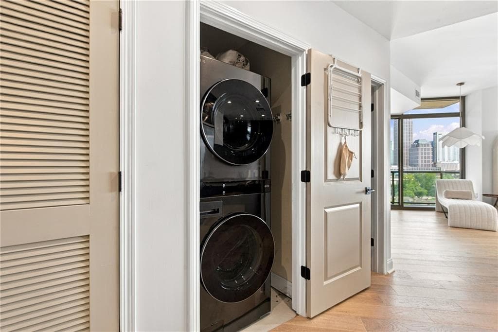2 bedroom, 3 bathroom, 1,535 sq ft condominium for sale at 270 17th Street 901, Atlanta, GA 30363 — photo 3