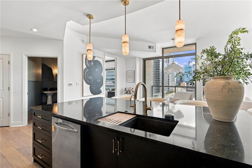 2 bedroom, 3 bathroom, 1,535 sq ft condominium for sale at 270 17th Street 901, Atlanta, GA 30363 — photo 8