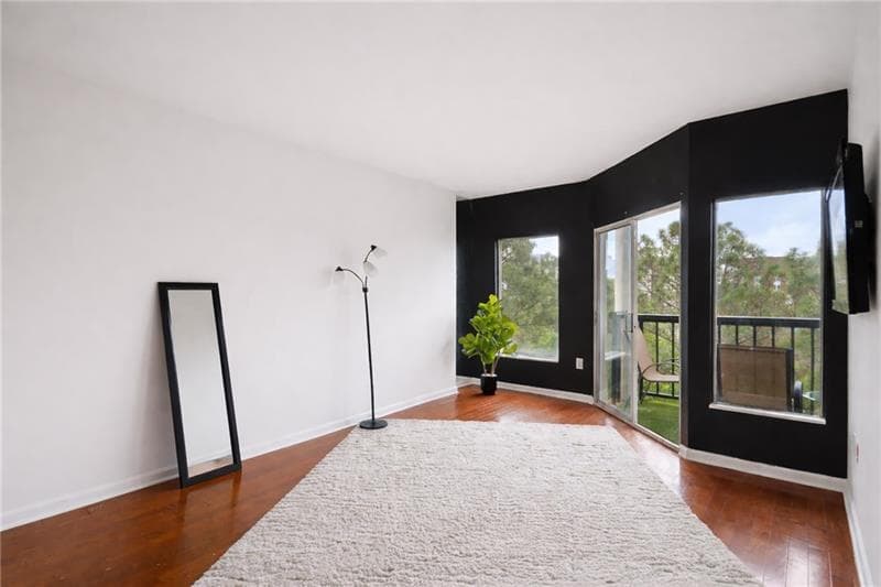 1 bedroom, 1 bathroom, 750 sq ft condominium for sale at 1 Biscayne Drive 705, Atlanta, GA 30309 — photo 2