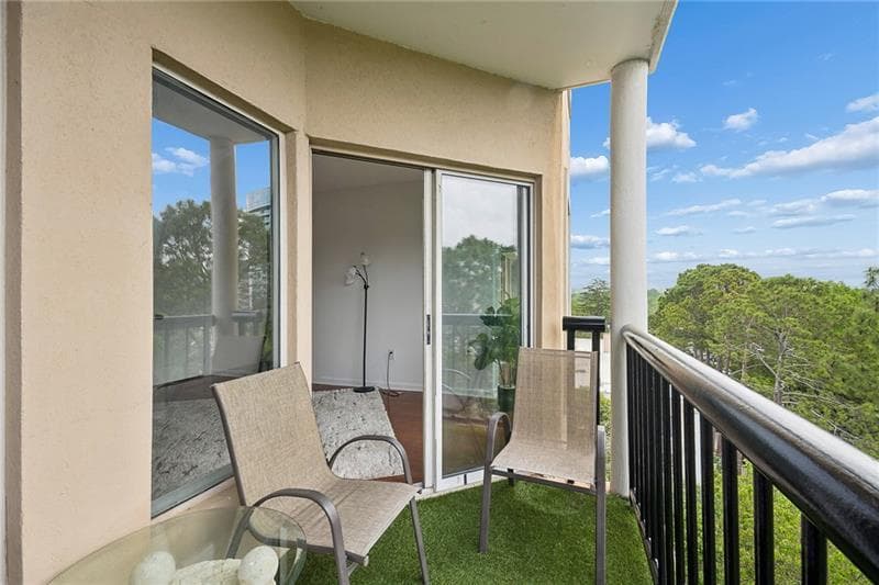 1 bedroom, 1 bathroom, 750 sq ft condominium for sale at 1 Biscayne Drive 705, Atlanta, GA 30309 — photo 5