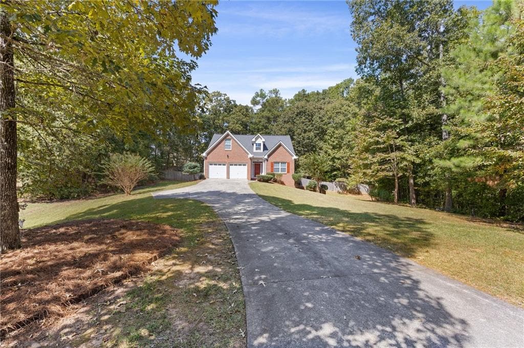 4 bedroom, 3 bathroom, 1,827 sq ft single family residence for sale at 7661 Bremont Court, Douglasville, GA 30135 — photo 2