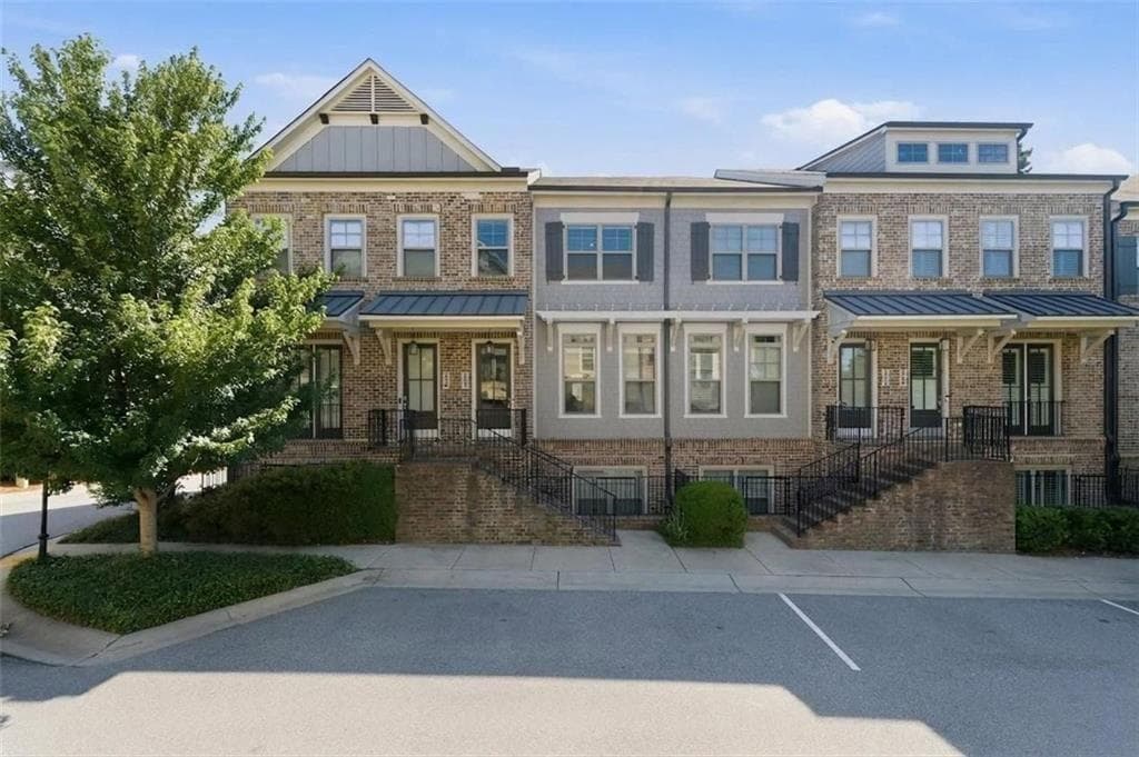 3 bedroom, 4 bathroom, 2,240 sq ft townhouse for sale at 3554 Parkside Way, Brookhaven, GA 30319