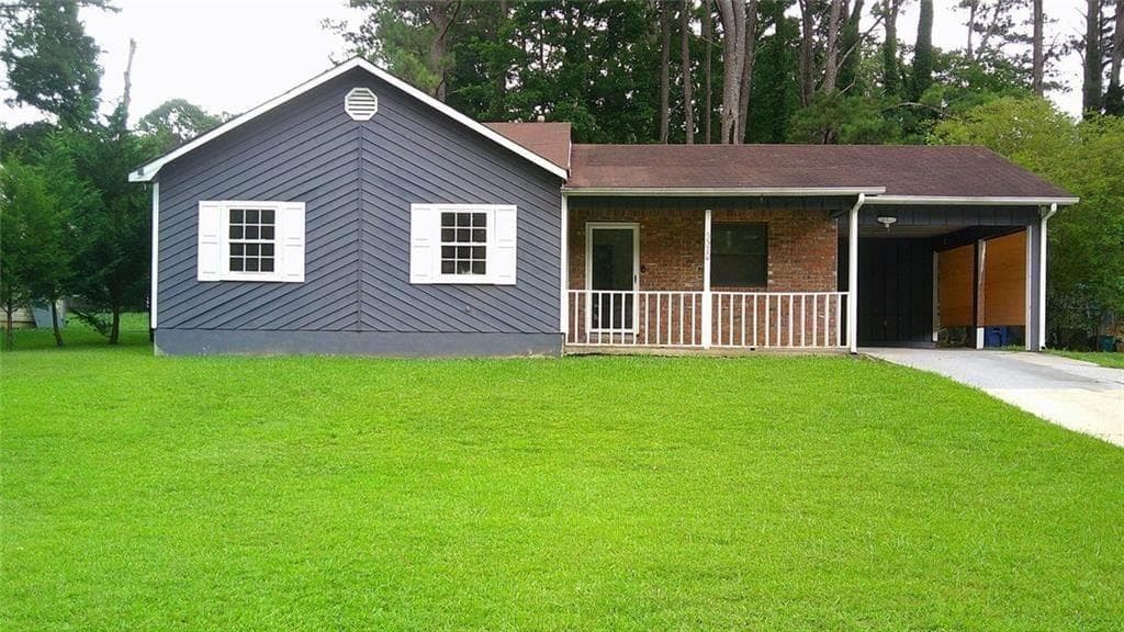3 bedroom, 2 bathroom, 1,150 sq ft single family residence under contract at 5370 Garvey Drive, Fairburn, GA 30213