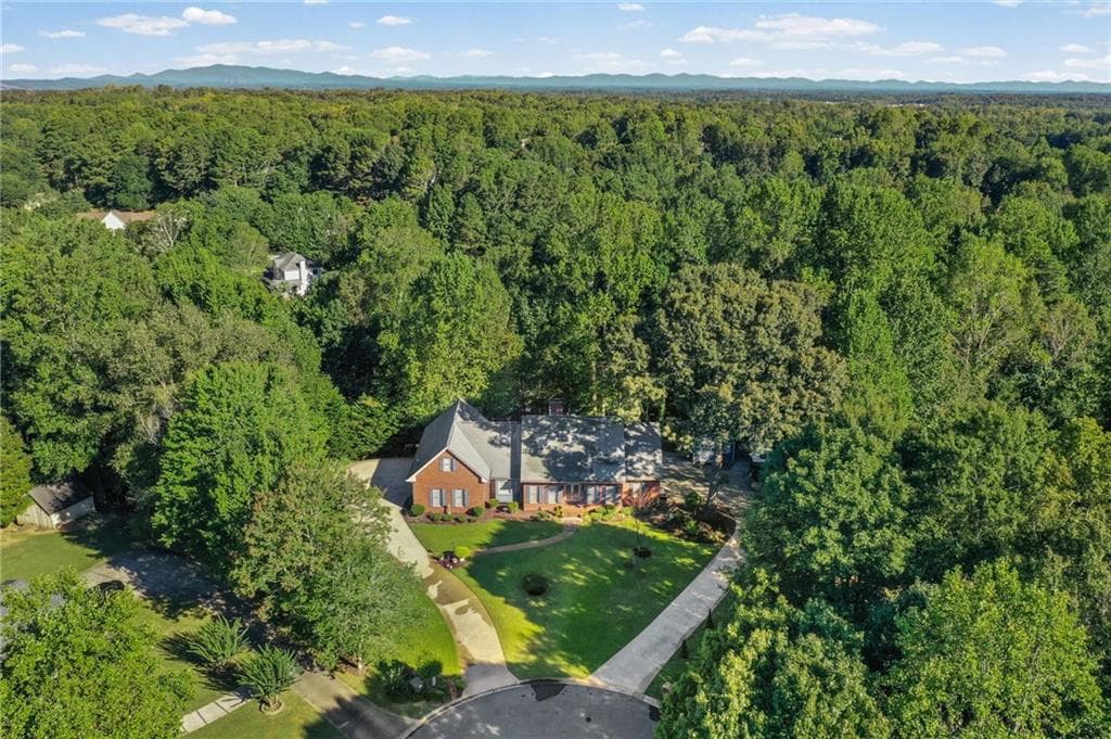 5 bedroom, 5 bathroom, 4,855 sq ft single family residence for sale at 2535 Kings Court, Cumming, GA 30040 — photo 2