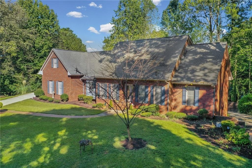 5 bedroom, 5 bathroom, 4,855 sq ft single family residence for sale at 2535 Kings Court, Cumming, GA 30040 — photo 8